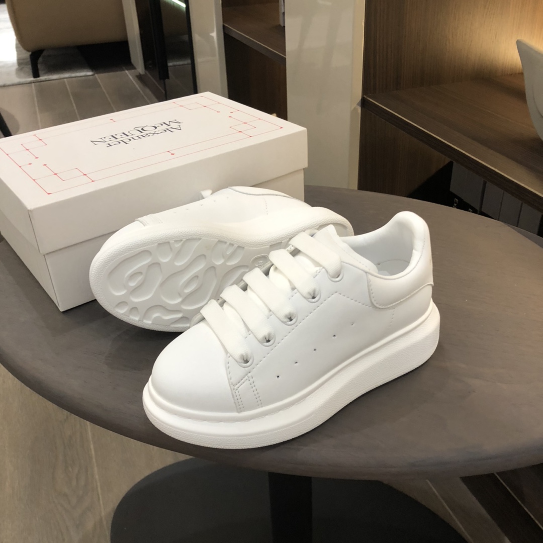 Children's shoes child